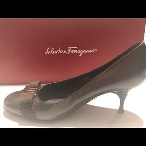 Salvatore Ferragamo NWOT Carla pump size 7, Medium width.